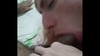 TRANS CHUPA MUITO GOSTOSO OLHA